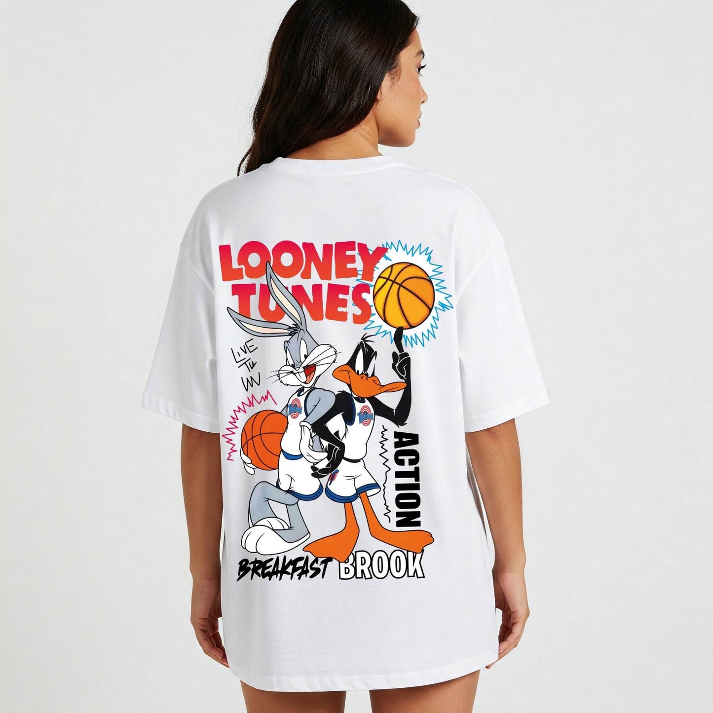 Looney Dunk Squad – Oversized Looney Tunes Basketball Graphic Tee (White) - Befaltu